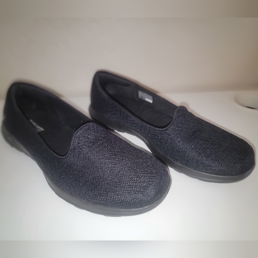 Skechers Go Walk Lites - LIKE NEW!